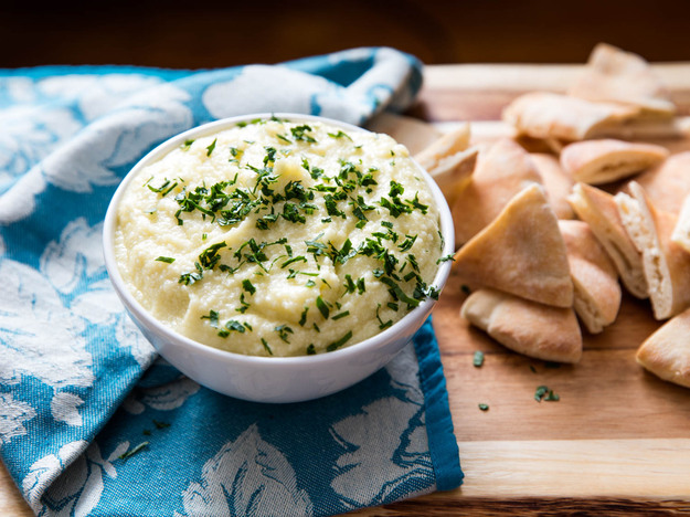 Skordalia (Greek Garlic and Potato Spread)